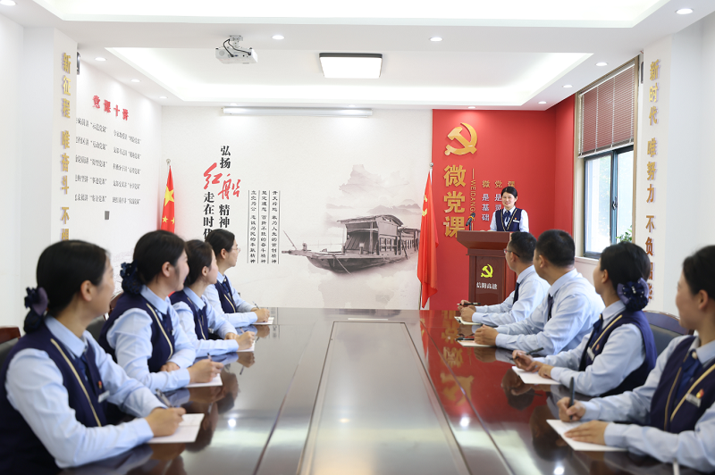 信陽(yáng)收費(fèi)站利用業(yè)務(wù)學(xué)習(xí)日開設(shè)“導(dǎo)游式”收費(fèi)員專題培訓(xùn)班_1.PNG